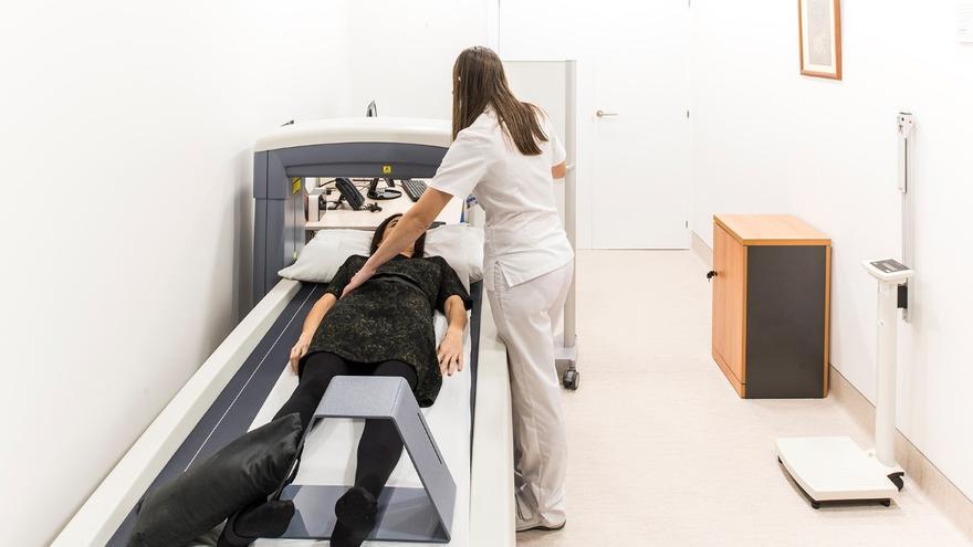 La enfermedad de los huesos frágiles y la osteoporosis, ¿Qué las diferencia y cómo prevenirlas?