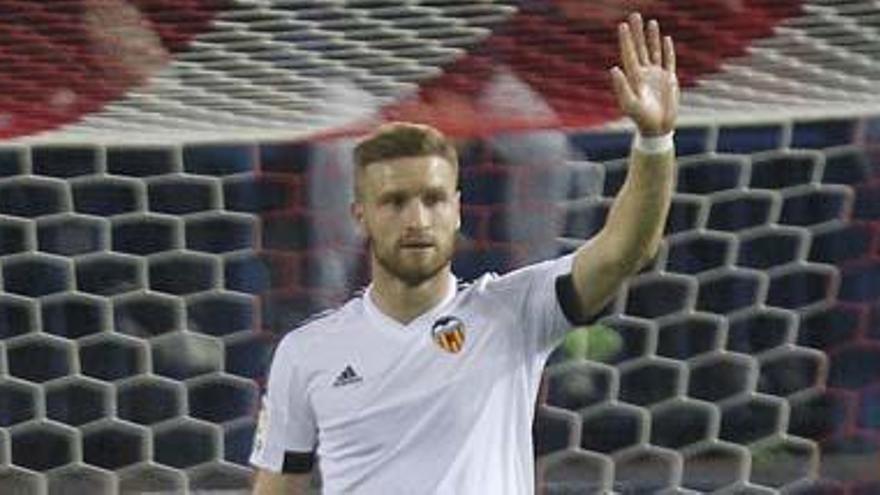 Mustafi no se cierra las puertas a una salida