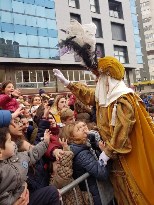 Los Reyes Magos llegan a Gijón para repartir regalos e ilusión