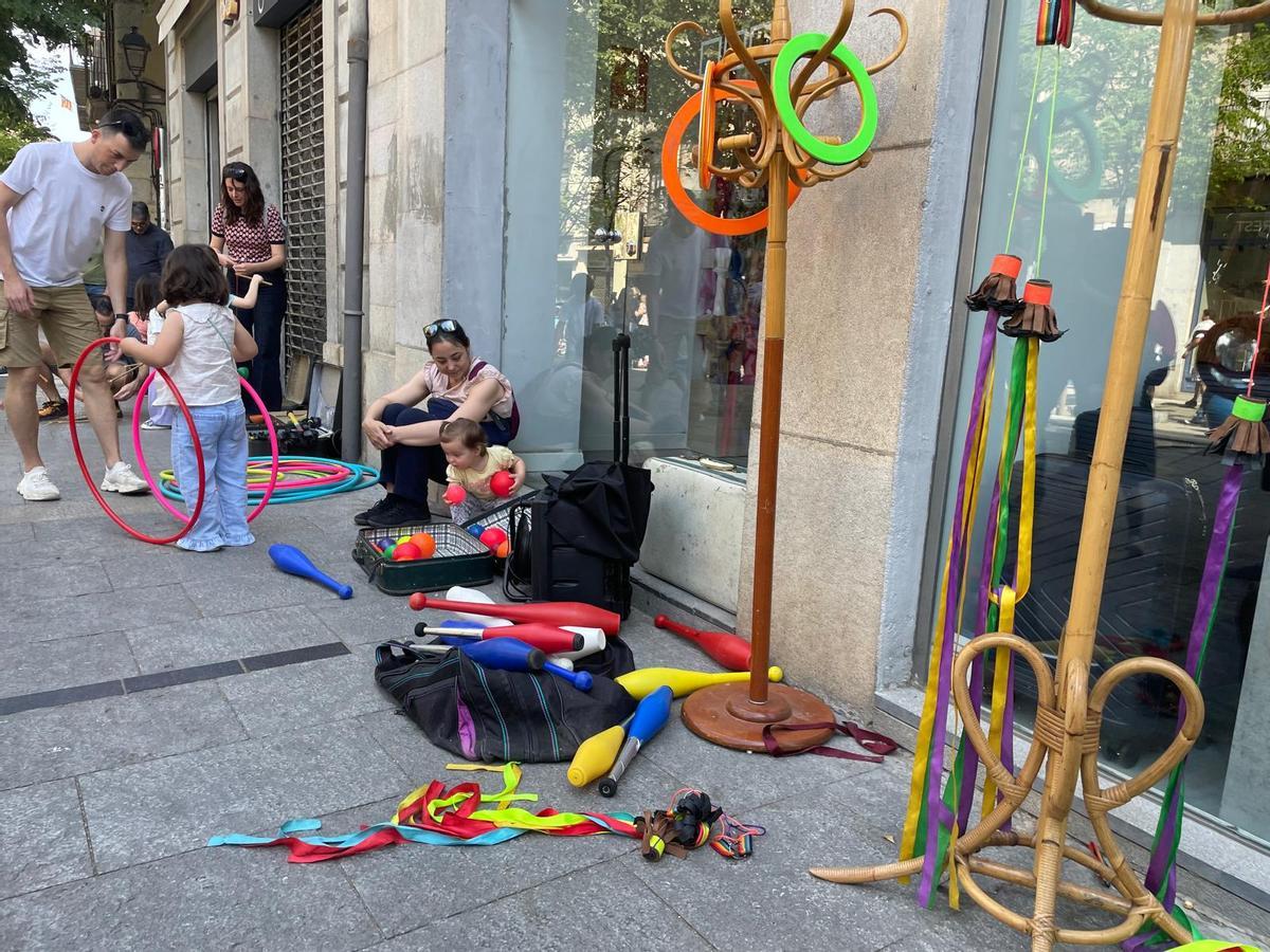 Diumenge de circ i música a la Rambla per les Festes de Primavera