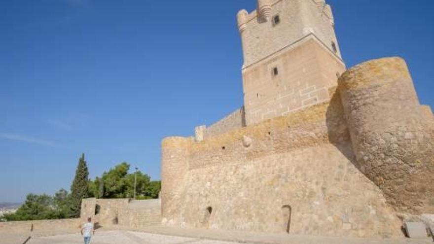 El castillo de la Atalaya de Villena.
