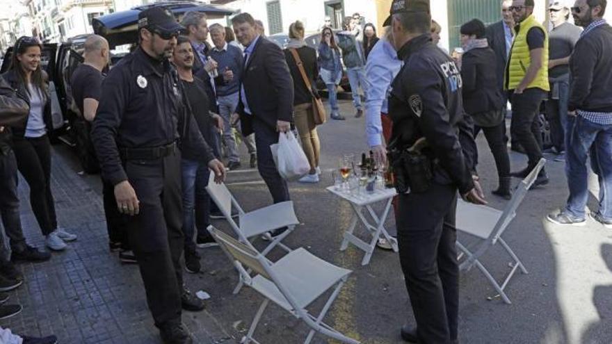 La Policía Local se limitó a &quot;informar&quot; del inicio del control especial.