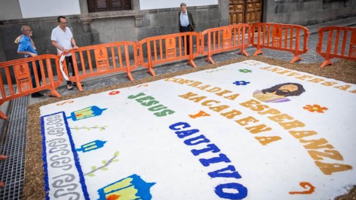 Alfombra en Santa Cruz por el Corpus Christi