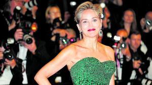 Sharon Stone revela qué productor le animó a acostarse con un compañero y Baldwin reacciona más que airado