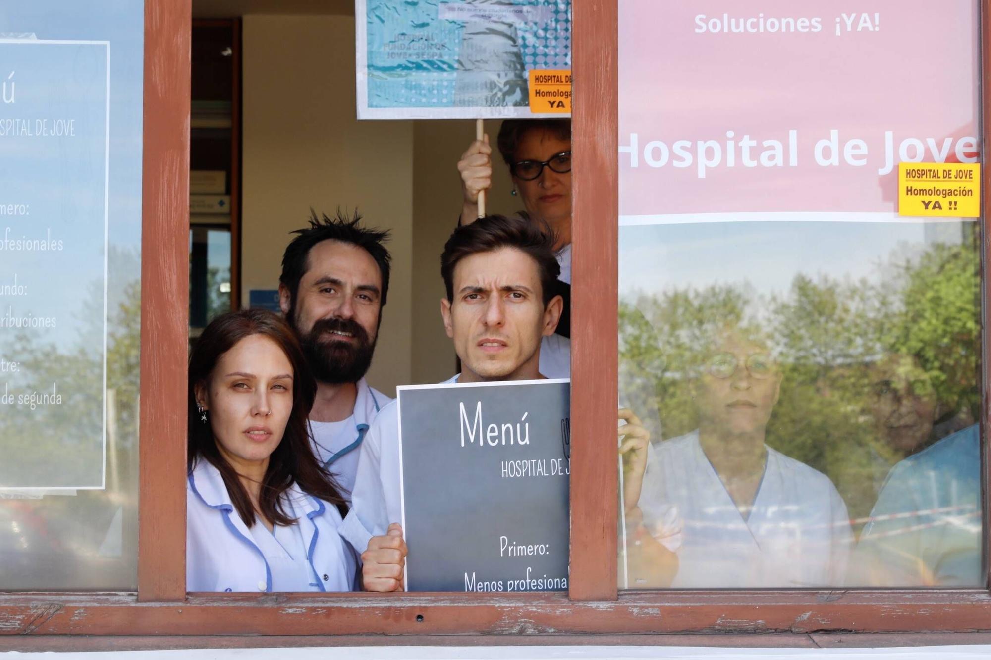 El encierro de sanitarios del Hospital de Jove (en imágenes)