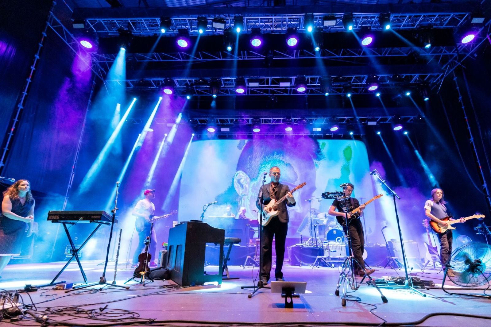 El grupo de Glasgow Bell and Sebastian durante su concierto en Madrid el sábado.