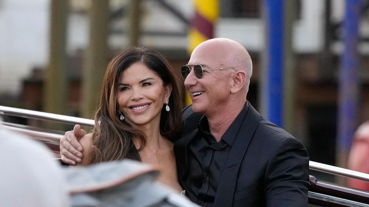 La boda de Bezos acaba en Venecia con un baile de máscaras, sin Lady Gaga y protestas