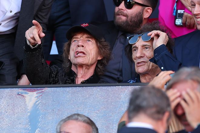 Los Rolling Stones disfrutan cómplices en un partido marcado por el rock and roll