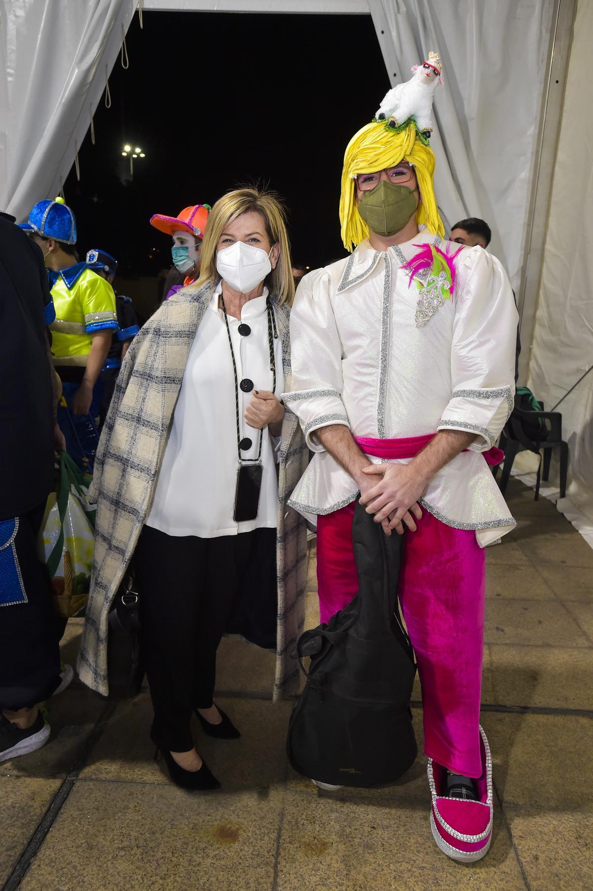 Inmaculada Medina y su alter ego de la murga Los Melindrosos.
