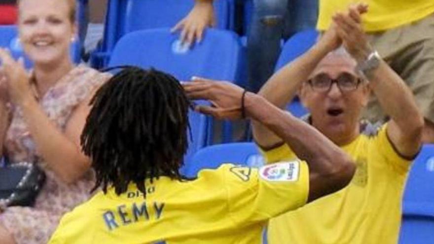 Loïc Rémy celebra su gol al Athletic Club en septiembre de 2017.