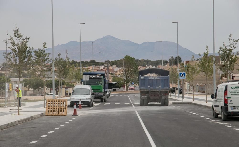 Incendio en una gasolinera de Alicante