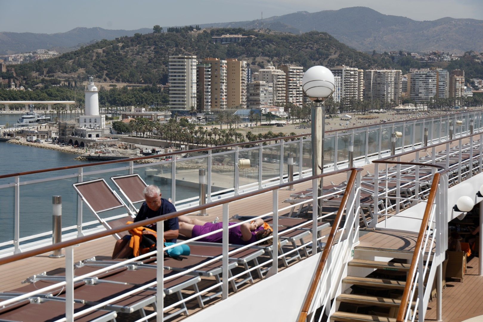 El MSC Orchestra llega al Puerto de Málaga, que será su puerto base este verano
