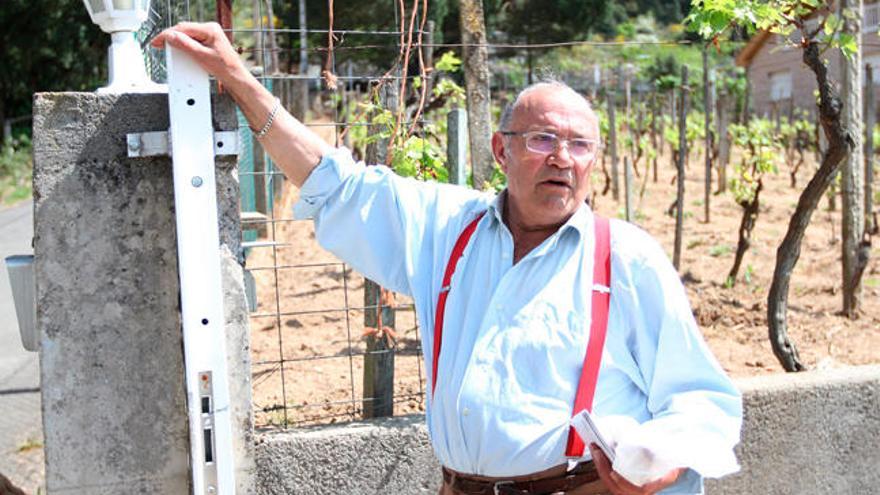 Bernardino García, de 72 años, víctima del intento de atraco a mano armada en su casa de A Lonia.//I. Osorio