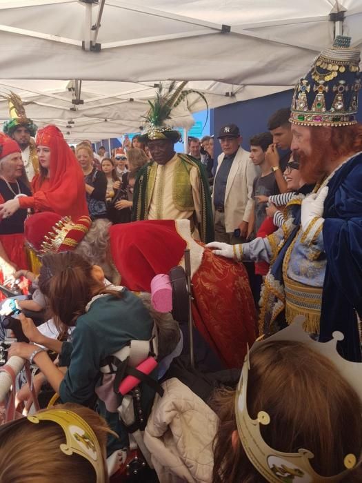 Los niños de Pequeño Valiente, con los Reyes Magos