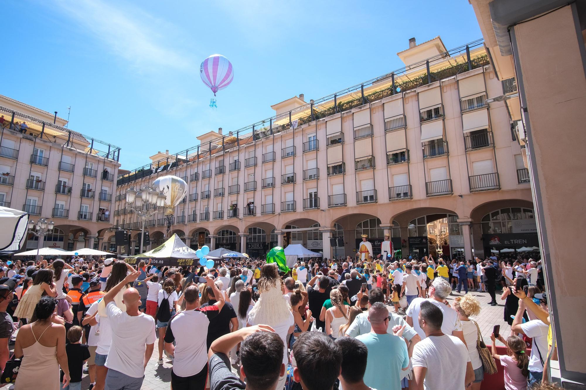 Así ha sido el "Correr la traca" y la suelta de globos de las Fiestas Mayores de Elda