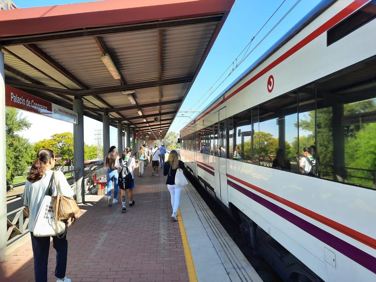 Renfe culmina la reforma y mejora de la accesibilidad de la estación de Cercanías del Palacio de Congresos.