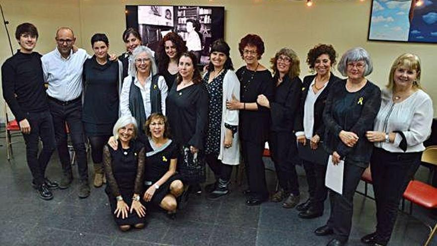 Integrants de la Funcional Teatre i la presidenta d&#039;Atenea.