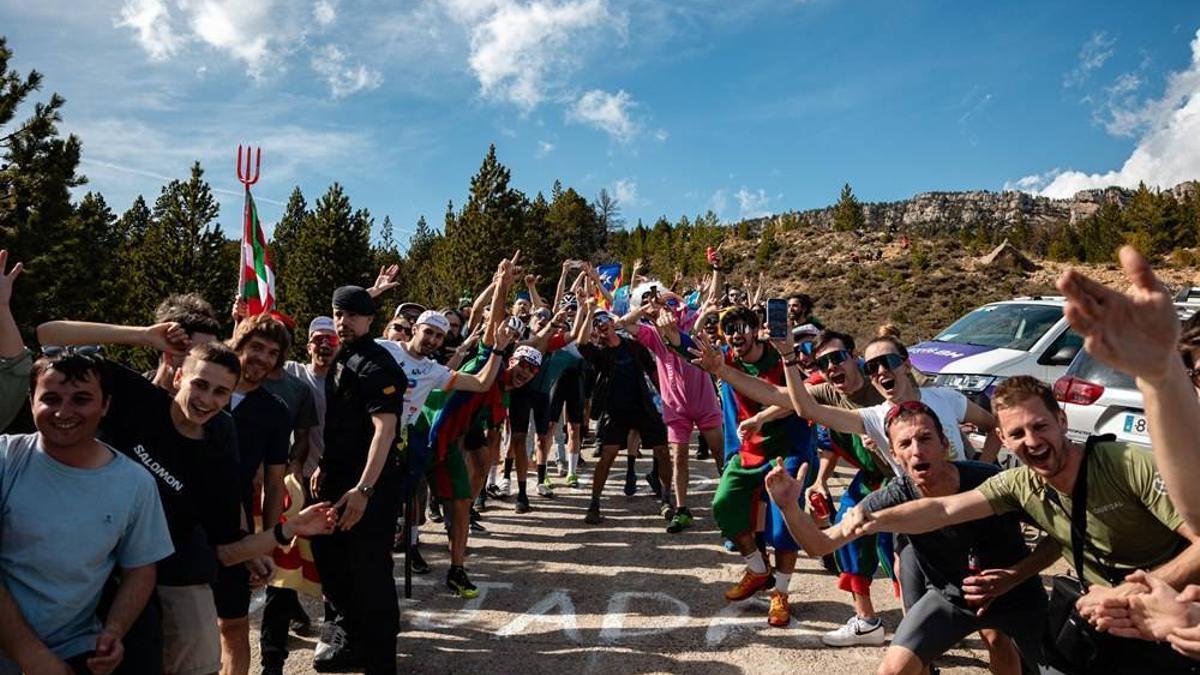 Los aficionados, durante la ascensión a Pradell en la Volta 2024.