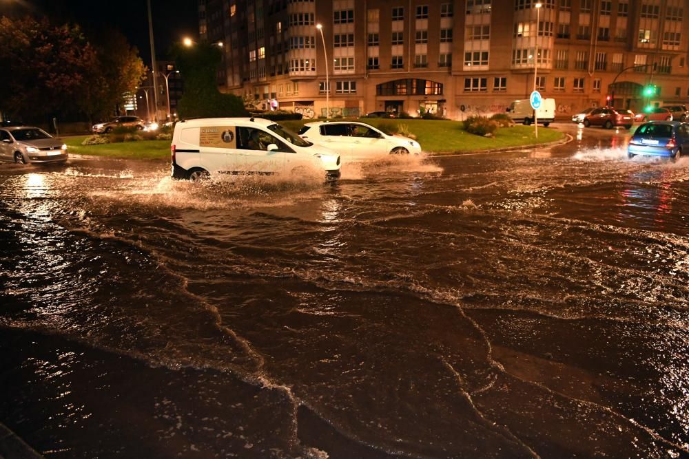 Una tromba de agua deja inundaciones en A Coruña