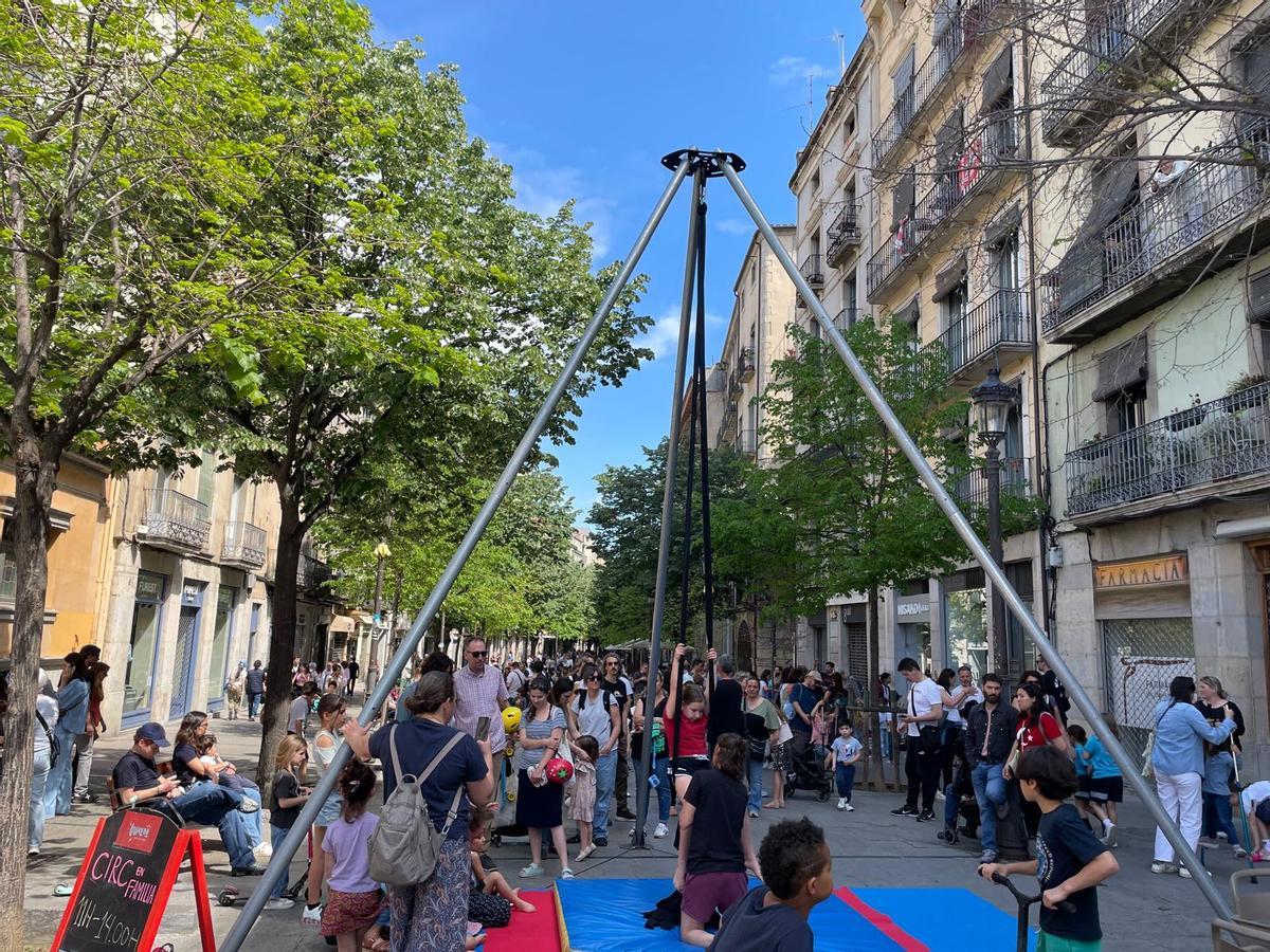 Diumenge de circ i música a la Rambla per les Festes de Primavera