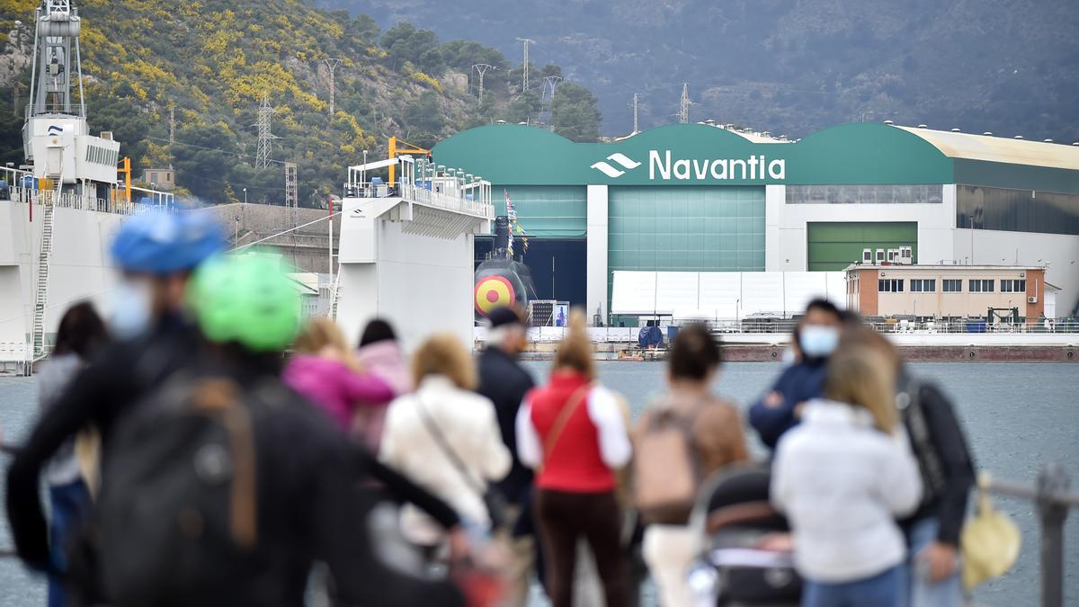 Los Reyes y sus hijas visitan Cartagena para la puesta a flote del submarino S81