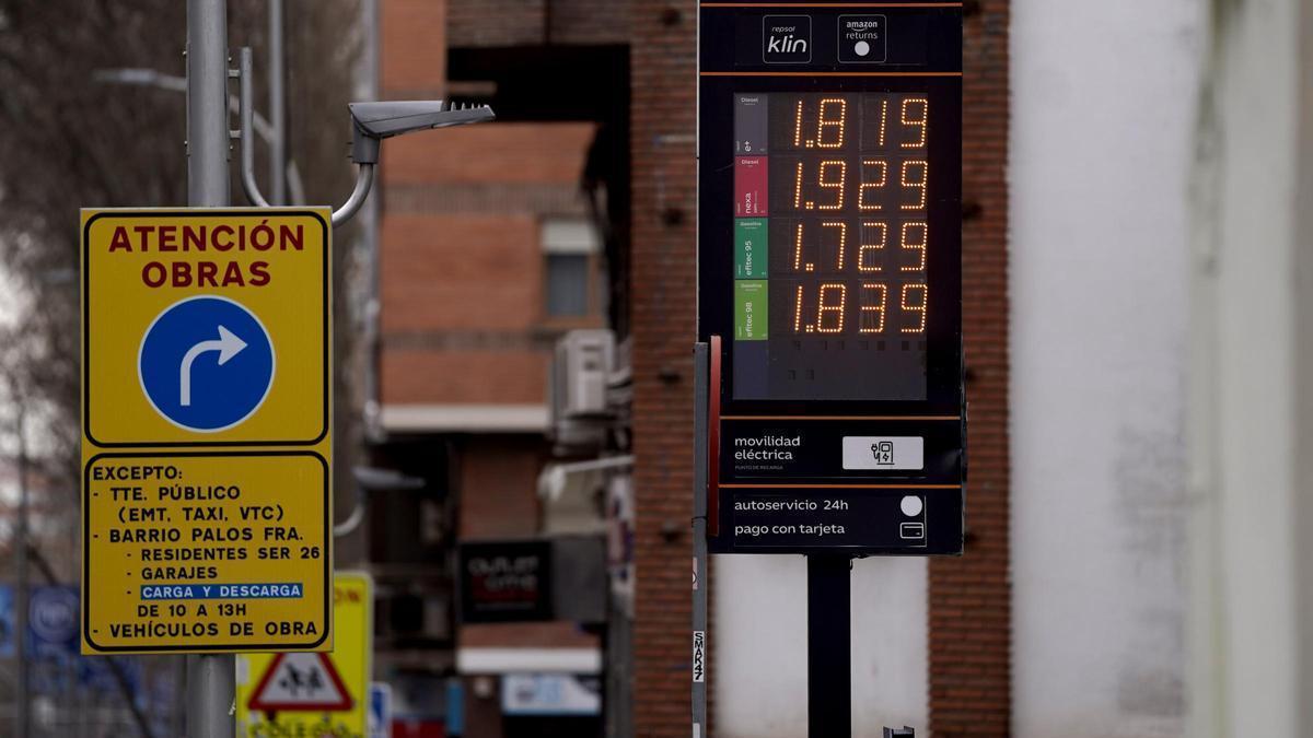 Vídeo | Los conductores opinan sobre la rebaja del 10% del IVA en combustibles