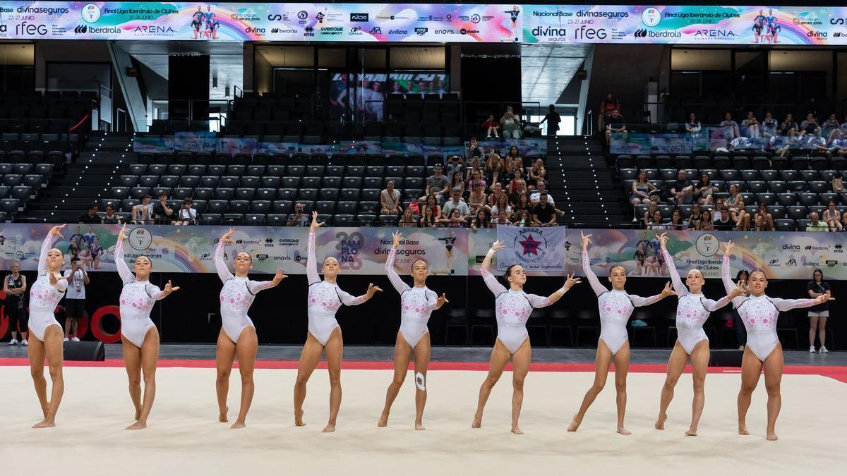 Las gimnasta del club Es Pla Marratxí, antes de competir en Pamplona