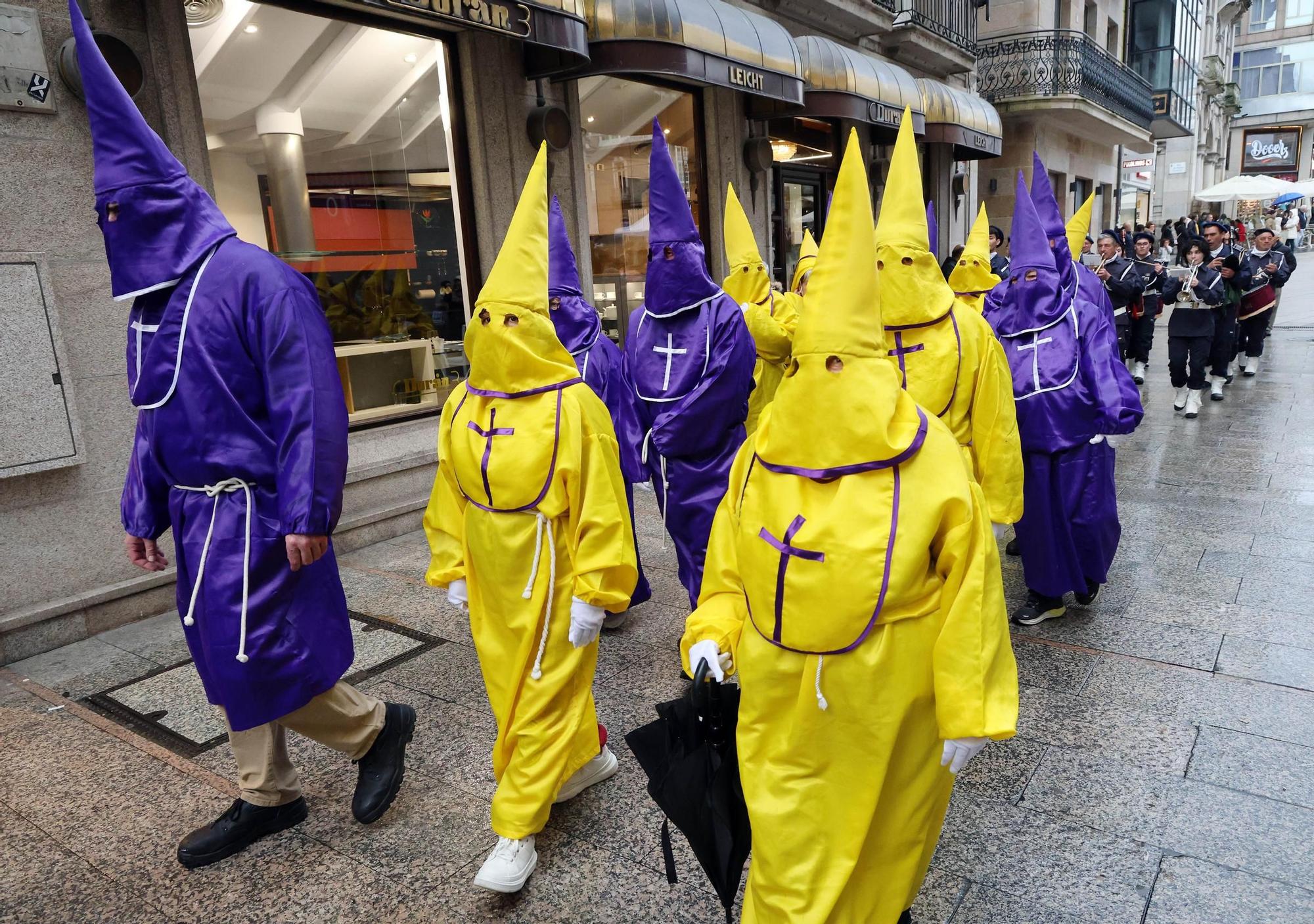 Comitiva fúnebre y premios del desfile finalizan el Carnaval en Vigo