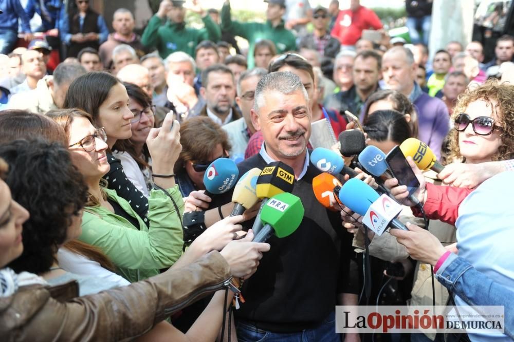 Los tractores se marchan de Murcia después de 29 horas