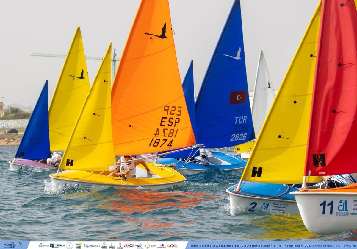 Participantes en el I Trofeo Vela Inclusiva Internacional Diputación de Alicante.