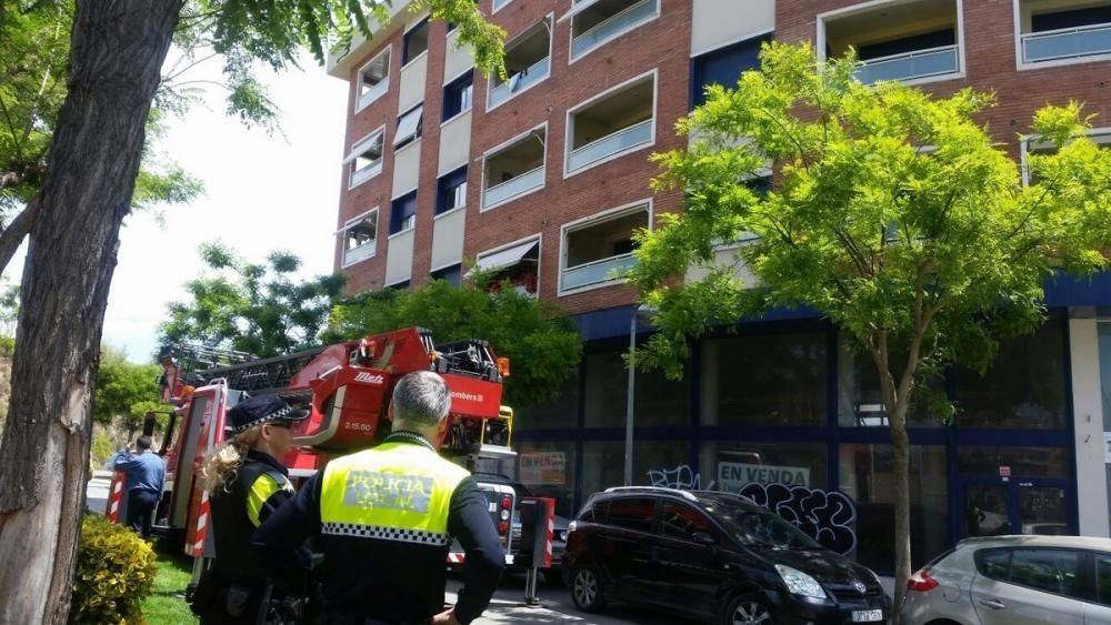 Rescaten a Blanes una dona gran atrapada al seu balcó