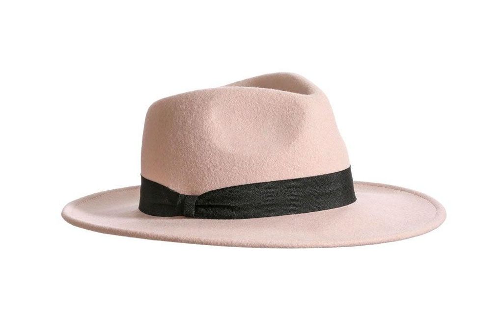 Sombrero rosa de C&A (24,99 euros).