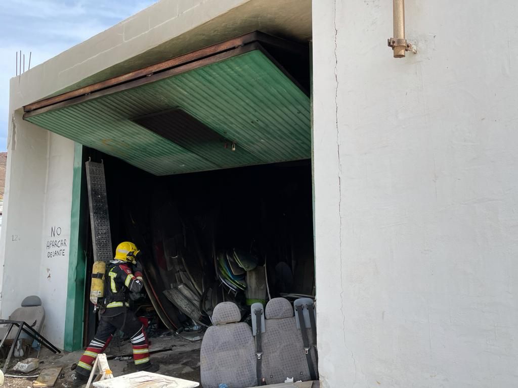 Incendio en un taller de surf en Lanzarote