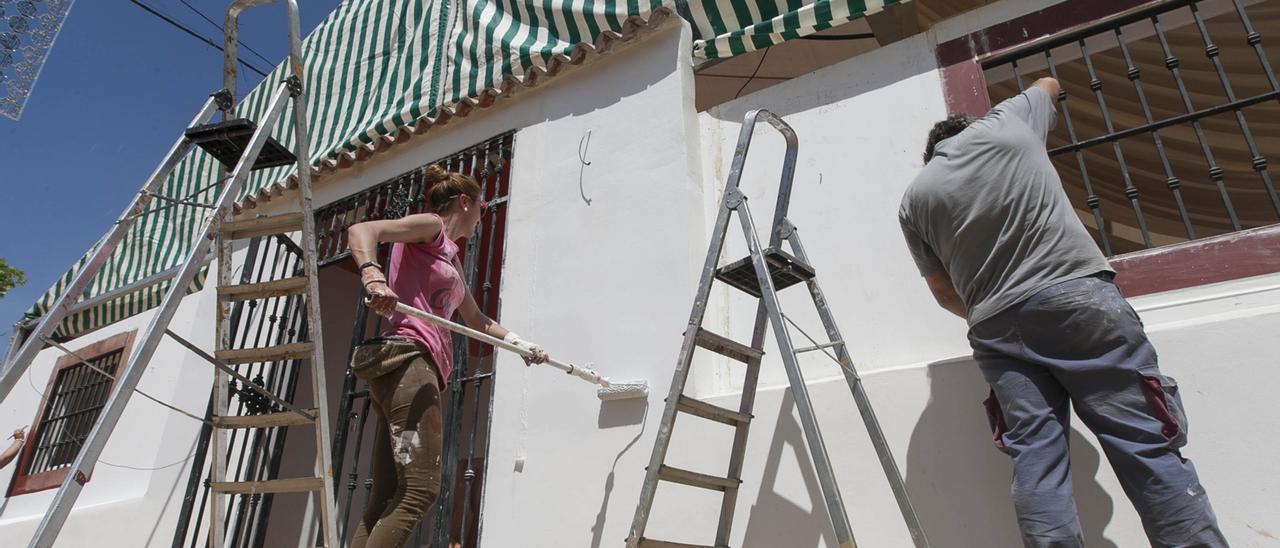 Preparativos de un montaje casetas feria de mayo de Córdoba.