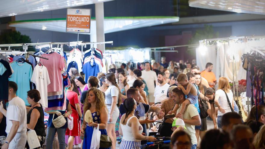 El mercadillo nocturno de Las Setas se despide con &quot;vocación de quedarse&quot;