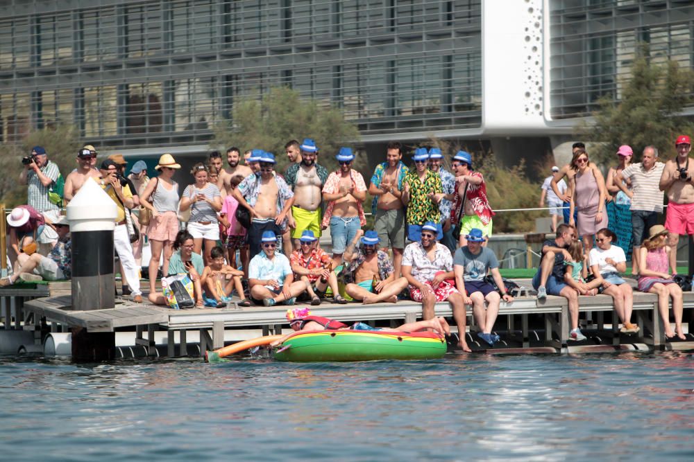 Regata de barcos locos en La Marina de València