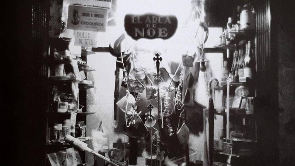 Escaparate de El Arca de Noé, más conocido en Santiago como Pepe Caralladas