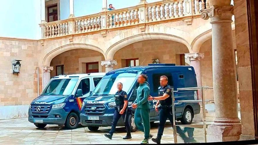 Juicio a un joven de 19 años por retener cinco horas a su pareja en la cárcel vieja de Palma y pegarle una paliza: “¿Hace falta que te ate?”