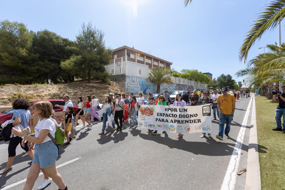 Imagen de una protesta en demanda de la construcción del colegio
