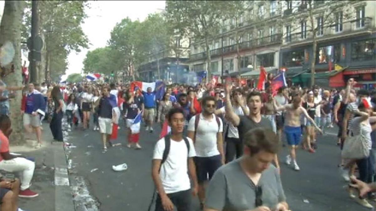 La celebración del Mundial saca a millones de franceses a las calles con algunos altercados