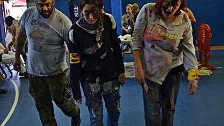 Zombies en el pabellón Fernando II preprarados para un evento.