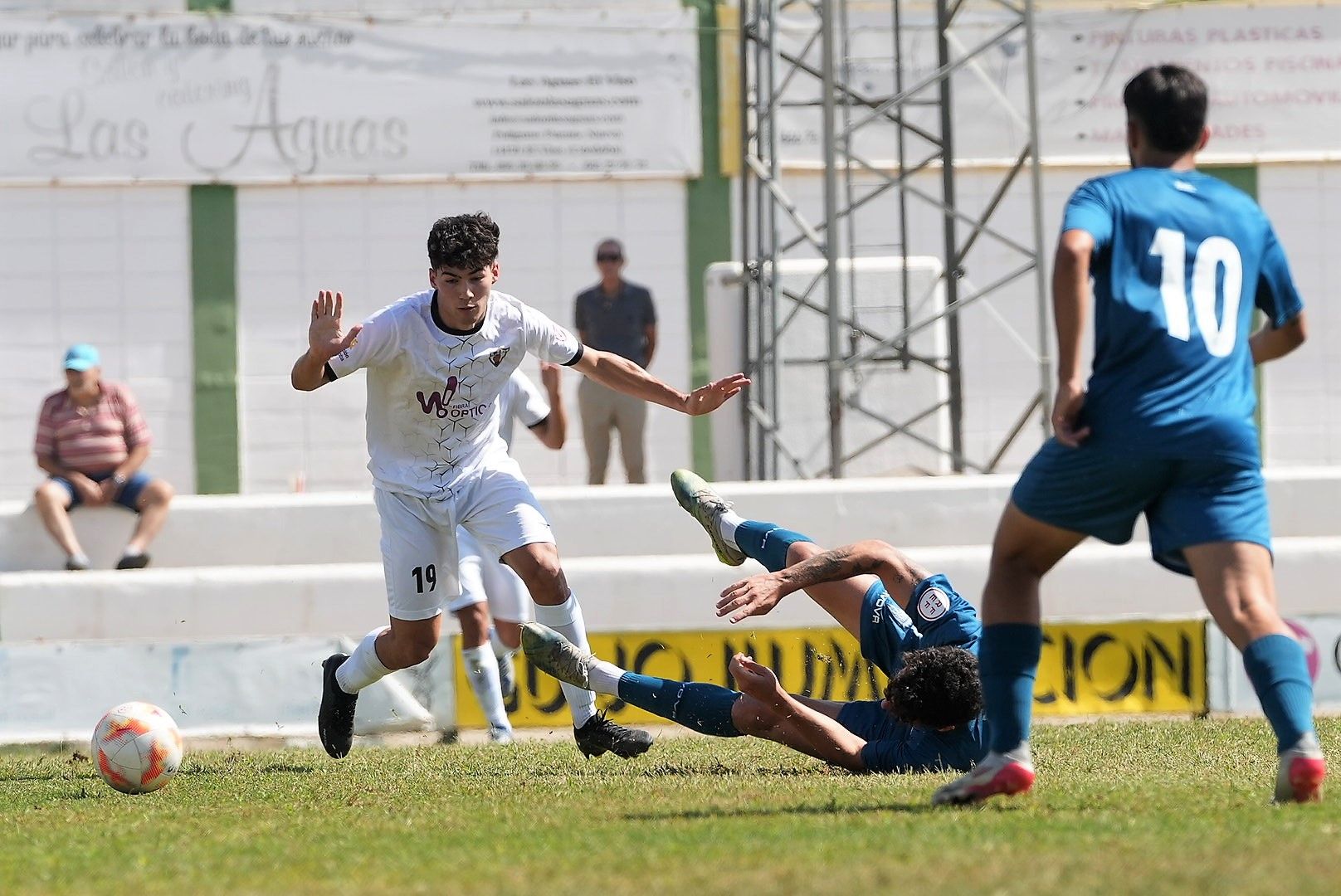 Las imágenes del derbi de Tercera entre el Pozoblanco y el Córdoba CF B