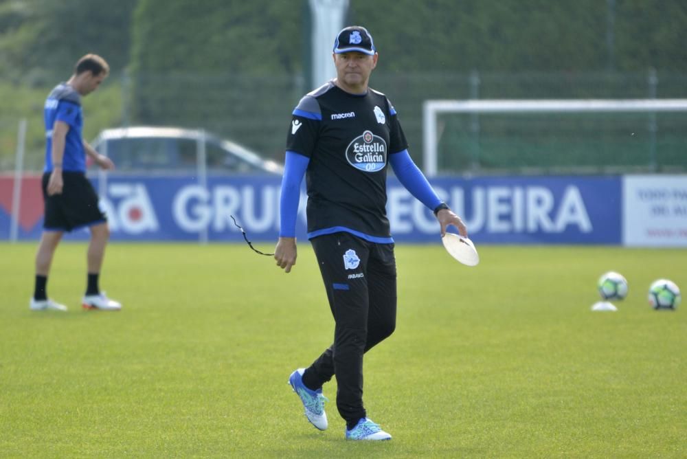 Intensa sesión de entrenamiento, más larga para los futbolistas que no actuaron de inicio el pasado sábado en el Ciutat de València ante el Levante.