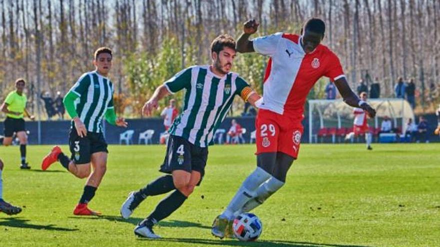 Una acció del Girona B-Peralada d&#039;aquesta temporada.