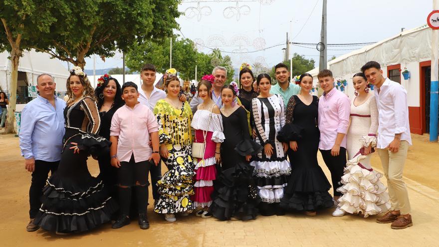 Amigos y familiares en El Arenal el domingo de Feria
