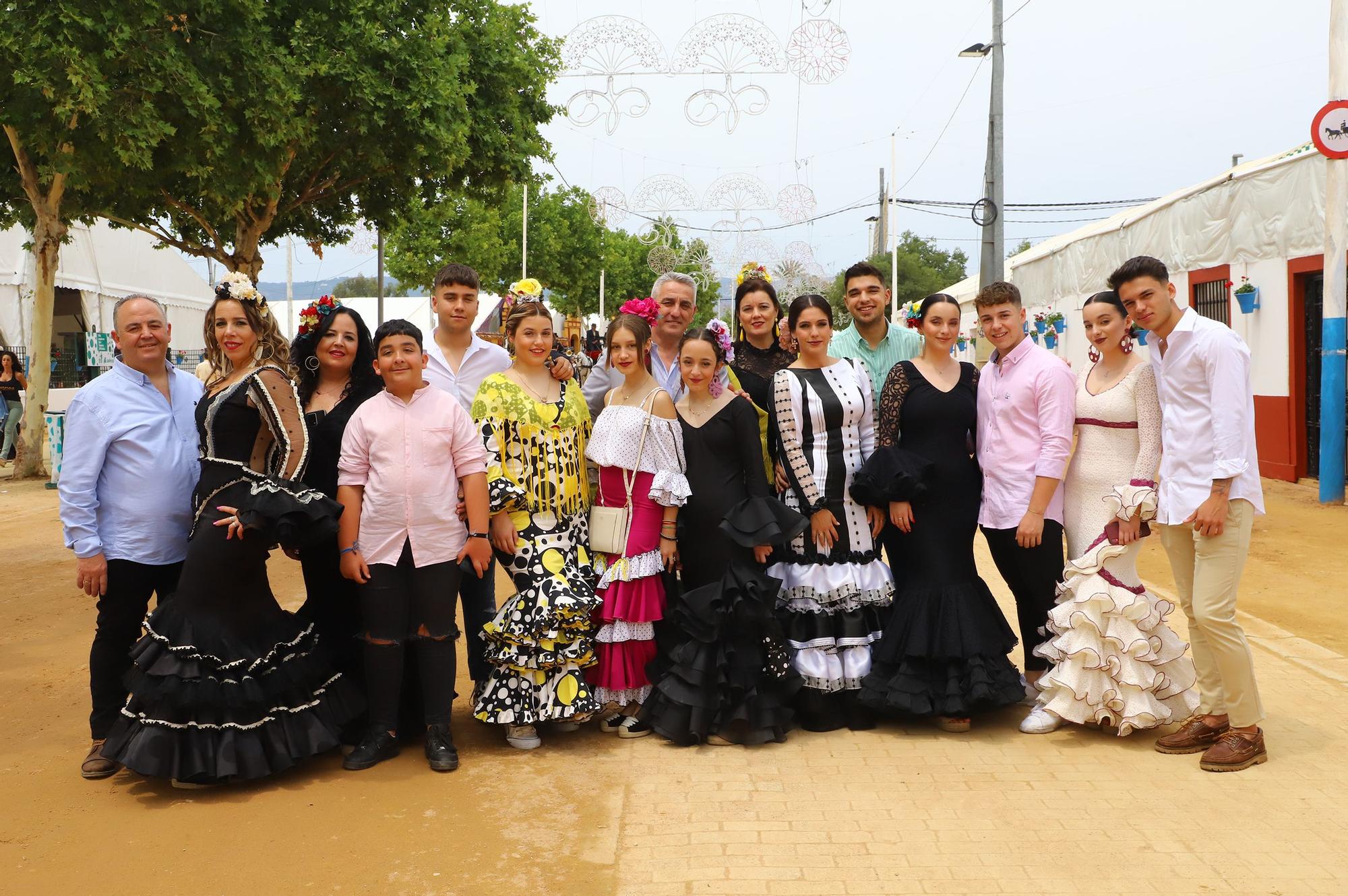 Amigos y familiares en El Arenal el domingo de Feria