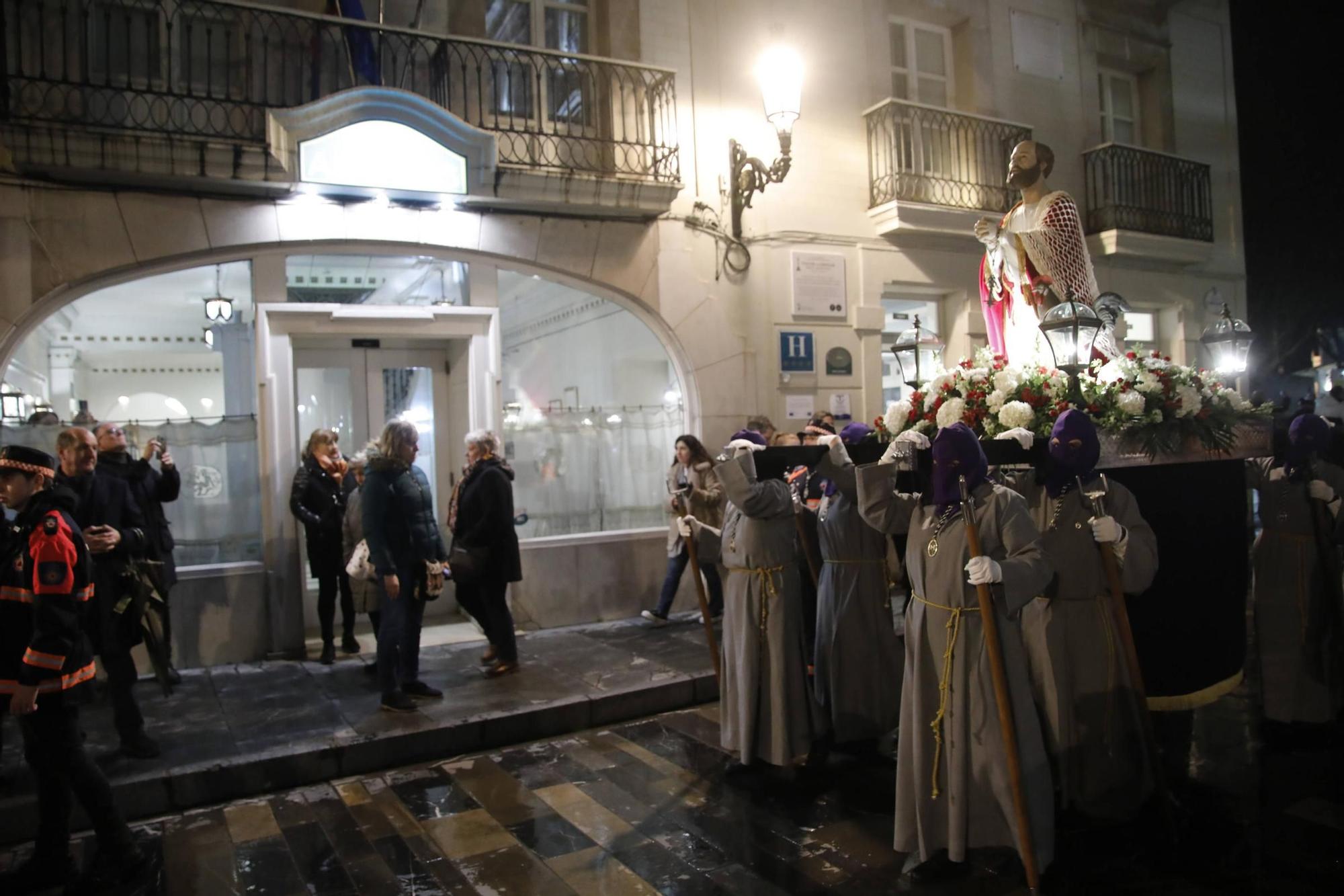 Así es la procesión del Martes Santo en Gijón (en imágenes)