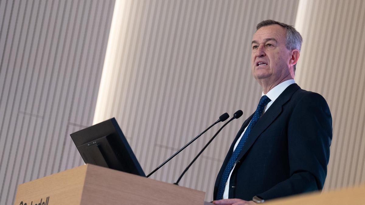 El consejero delegado de Banco Sabadell, César González-Bueno, durante una rueda de prensa.