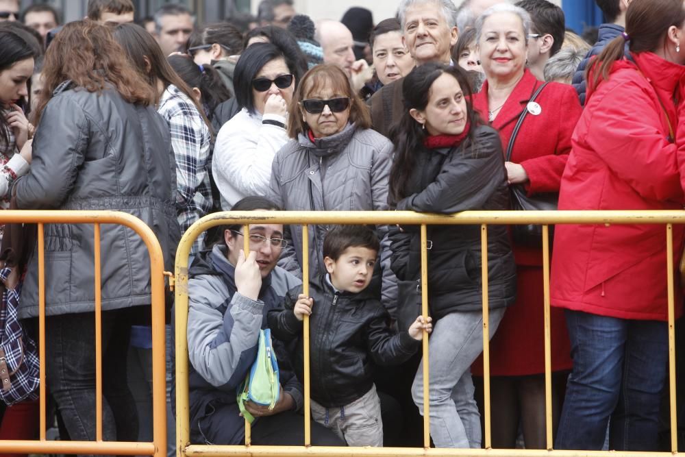 Ambientazo en la mascletà del día de la Crida