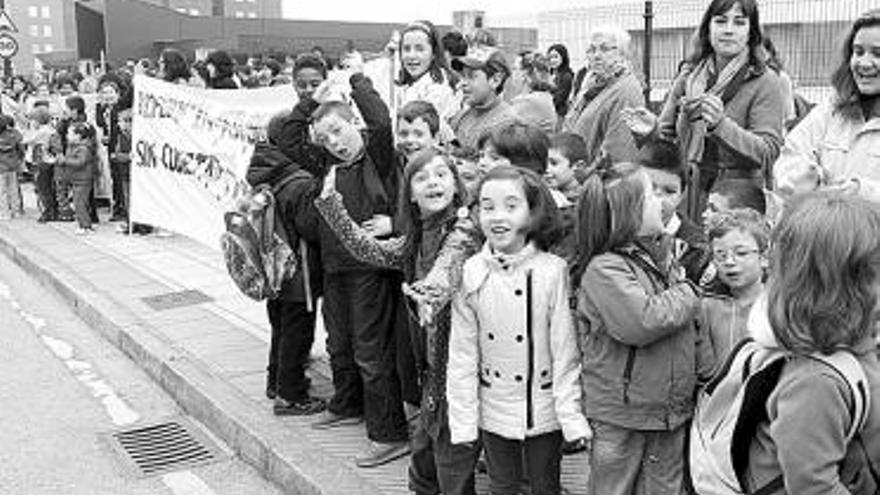 La protesta de padres y alumnos del Corredoria II, el pasado mes de abril.